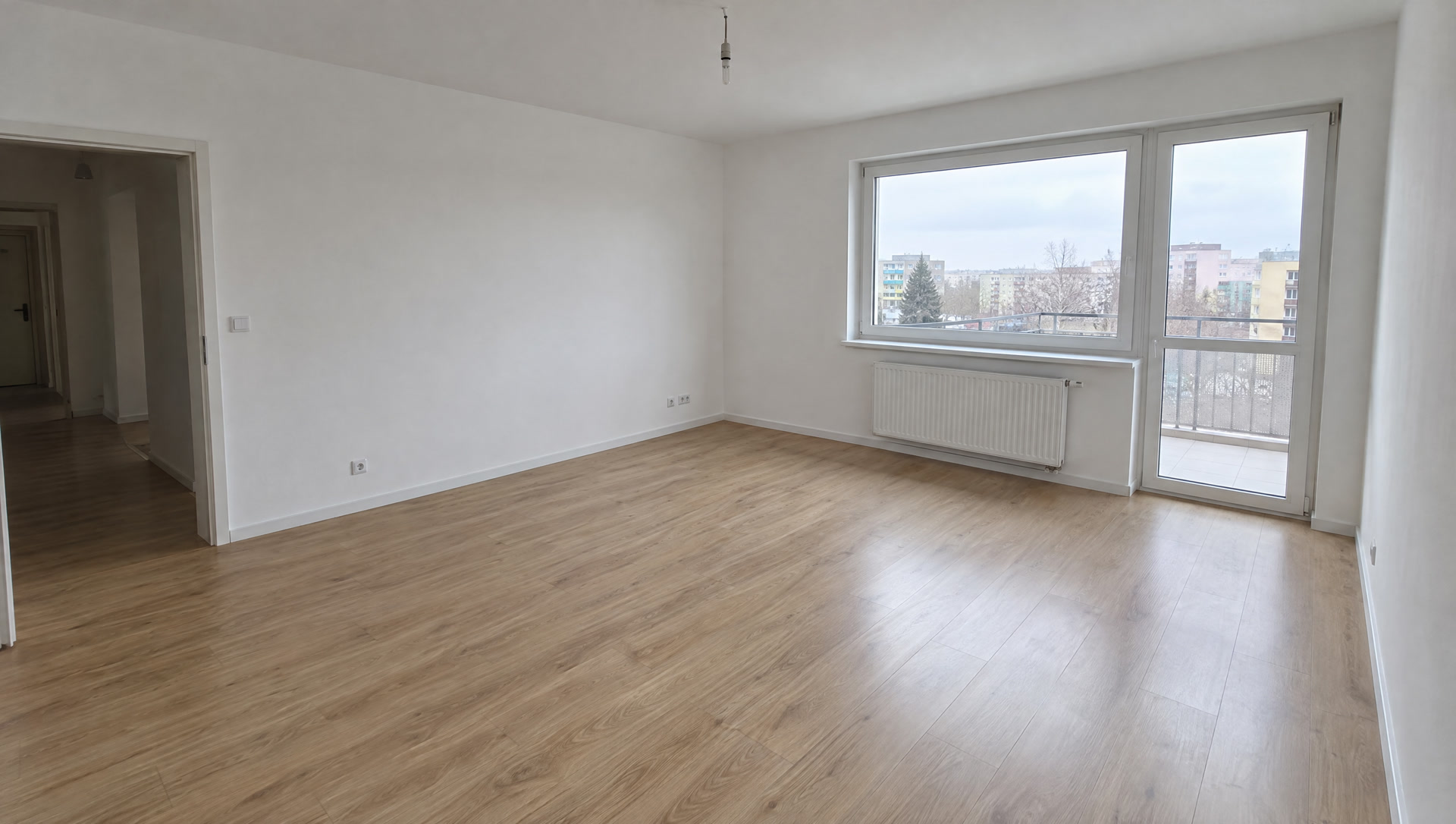 Puste mieszkanie przed home stagingiem